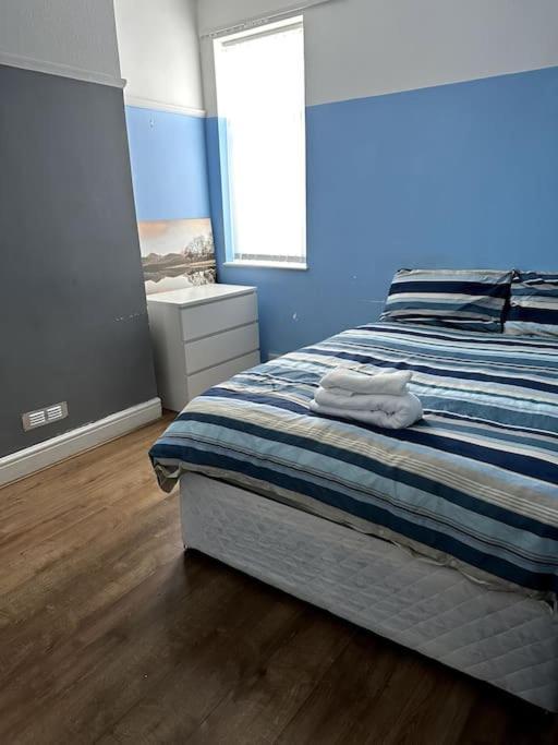 Spacious Holiday Home Near Tube Station - By Starlet Stays London Ngoại thất bức ảnh