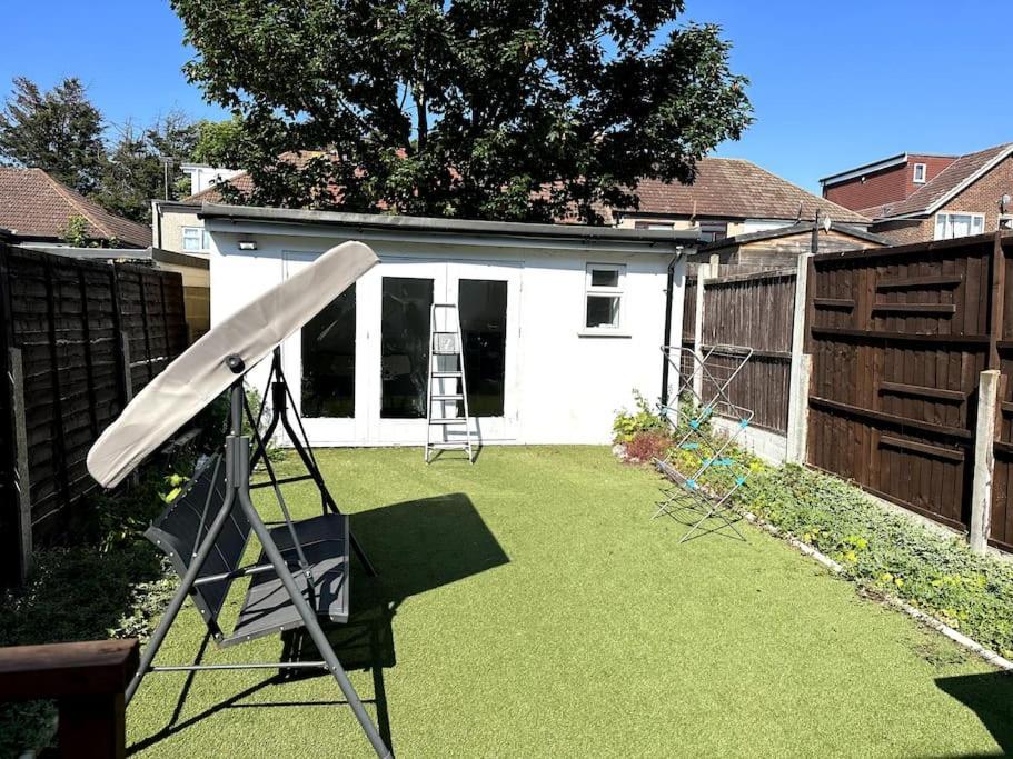 Spacious Holiday Home Near Tube Station - By Starlet Stays London Ngoại thất bức ảnh